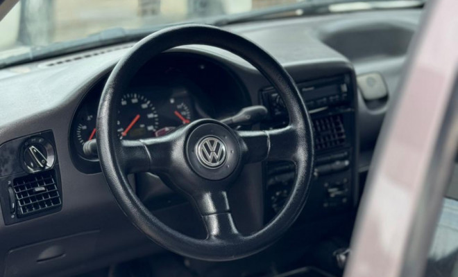 VW - VolksWagen Gol 1.0 Plus 8v 2p 2001 Gasolina-1