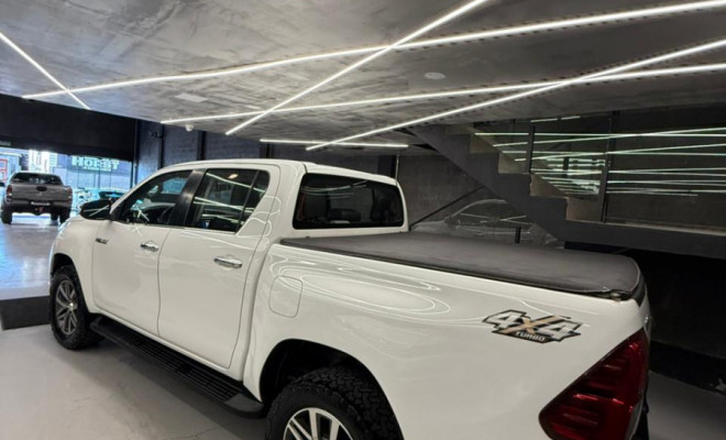 Toyota Hilux CD SRX 4x4 2.8 TDI 16V Diesel Aut. 2016 Diesel-9