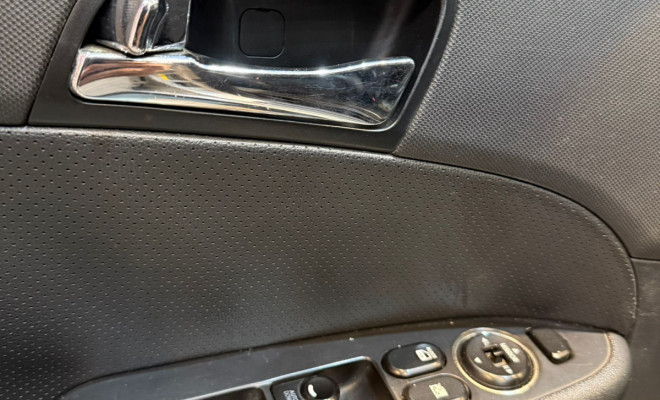 Hyundai i30 2.0 16V 145cv 5p Aut. 2011 Gasolina-10