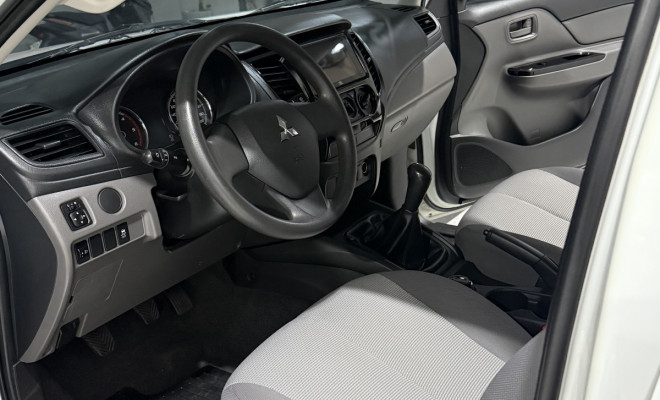 L200 Triton GS 2023 – preço imperdível para veículo revisado e pronto para rodar!-3