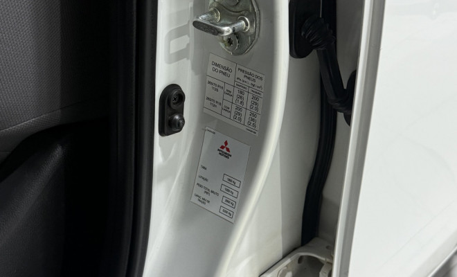 L200 Triton GS 2023 – preço imperdível para veículo revisado e pronto para rodar!-9
