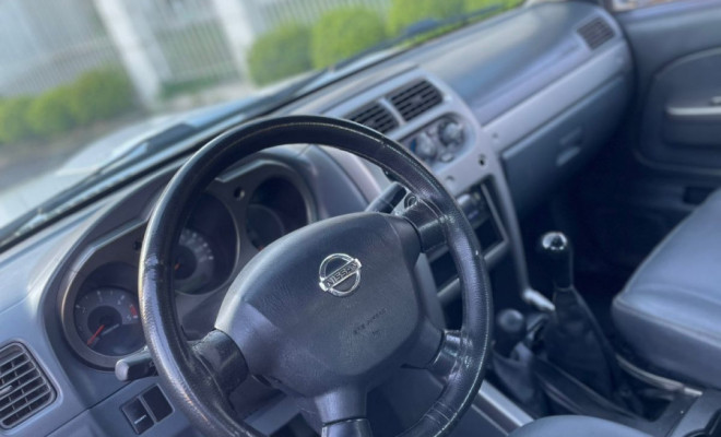 Nissan Frontier SE/SE Strik/ONE CD 4x4 2.8 Dies 2004 Diesel-5