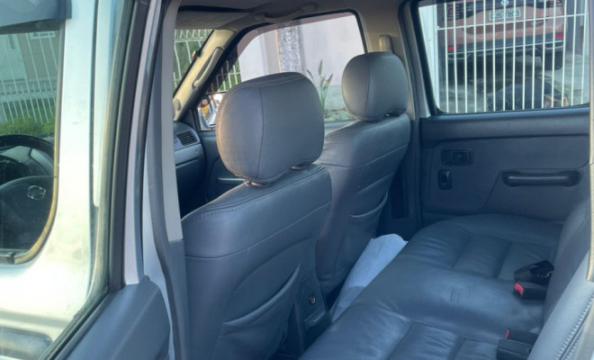 Nissan Frontier SE/SE Strik/ONE CD 4x4 2.8 Dies 2004 Diesel-7