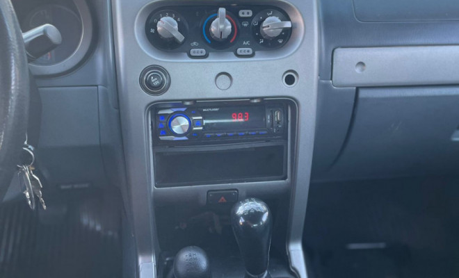 Nissan Frontier SE/SE Strik/ONE CD 4x4 2.8 Dies 2004 Diesel-6