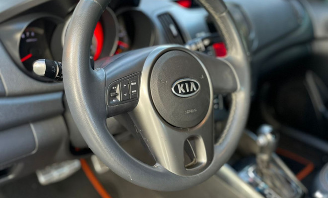 Kia Motors Cerato 1.6  Aut. 2011 Gasolina  Versão top de linha-7