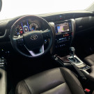 Toyota Hilux SW4 SRX 4x4 2.8 TDI 16V Dies. Aut. 2017 Diesel-4