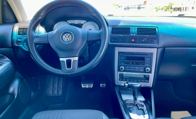 VW - VolksWagen Golf Sportline 2.0 Mi Total F. 8V Tip. 2014 Flex-8