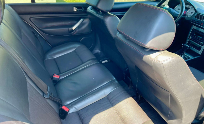 VW - VolksWagen Golf Sportline 2.0 Mi Total F. 8V Tip. 2014 Flex-11