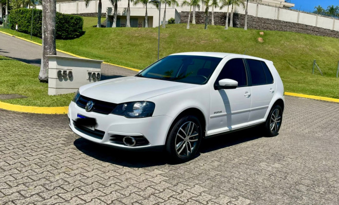 VW - VolksWagen Golf Sportline 2.0 Mi Total F. 8V Tip. 2014 Flex