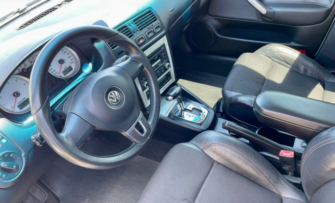 VW - VolksWagen Golf Sportline 2.0 Mi Total F. 8V Tip. 2014 Flex-10