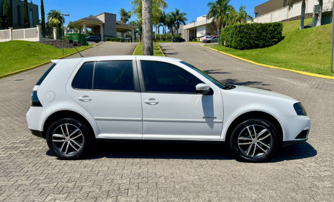 VW - VolksWagen Golf Sportline 2.0 Mi Total F. 8V Tip. 2014 Flex-6