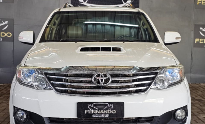 Toyota Hilux SW4 SRV D4-D 4x4 3.0 TDI Dies. Aut 2013 Diesel-4