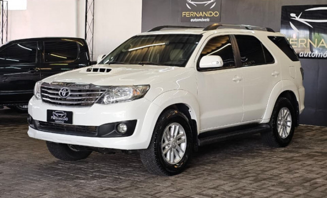 Toyota Hilux SW4 SRV D4-D 4x4 3.0 TDI Dies. Aut 2013 Diesel