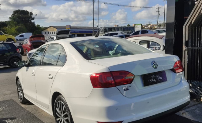 VW - VolksWagen JETTA Highline 2.0 TSI 16V 4p Tiptronic 2013 Gasolina-1