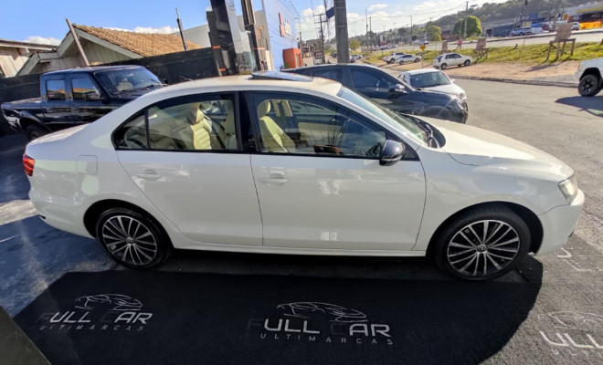 VW - VolksWagen JETTA Highline 2.0 TSI 16V 4p Tiptronic 2013 Gasolina-10