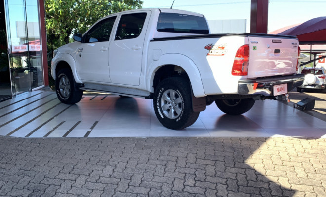 Toyota Hilux CD SRV D4-D 4x4 3.0 TDI Diesel Aut 2014 Diesel-4
