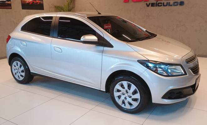 GM - Chevrolet ONIX HATCH LT 1.4 8V FlexPower 5p Mec. 2013 Flex-0