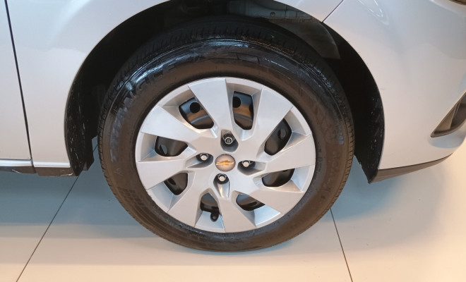 GM - Chevrolet ONIX HATCH LT 1.4 8V FlexPower 5p Mec. 2013 Flex-8