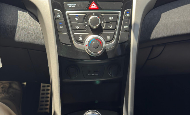 i30 1.8 AUTOMÁTICO 2015 - O hatch médio com design, tecnologia e performance que se destacam!-5