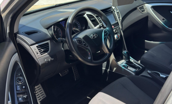 i30 1.8 AUTOMÁTICO 2015 - O hatch médio com design, tecnologia e performance que se destacam!-6