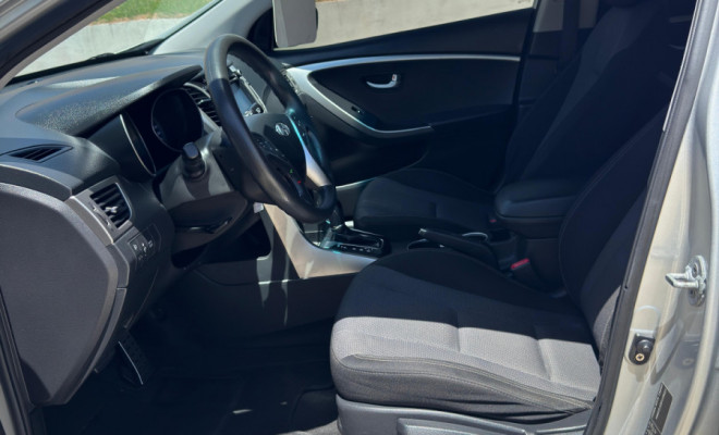 i30 1.8 AUTOMÁTICO 2015 - O hatch médio com design, tecnologia e performance que se destacam!-7