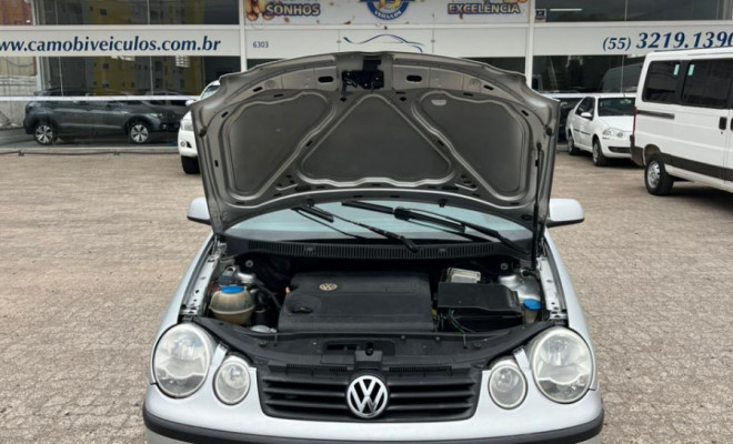 VW - VolksWagen Polo Sedan 1.6 Mi 101cv 8V 4p 2003 Flex-8