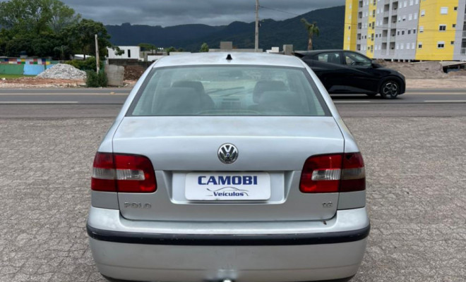 VW - VolksWagen Polo Sedan 1.6 Mi 101cv 8V 4p 2003 Flex-4