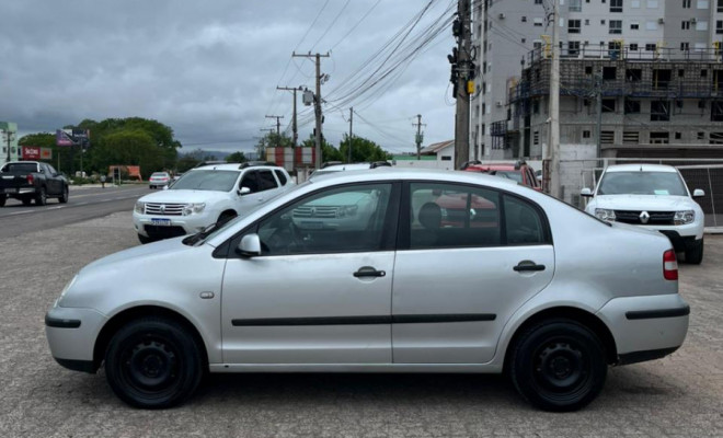 VW - VolksWagen Polo Sedan 1.6 Mi 101cv 8V 4p 2003 Flex-1