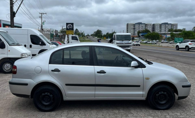 VW - VolksWagen Polo Sedan 1.6 Mi 101cv 8V 4p 2003 Flex-2