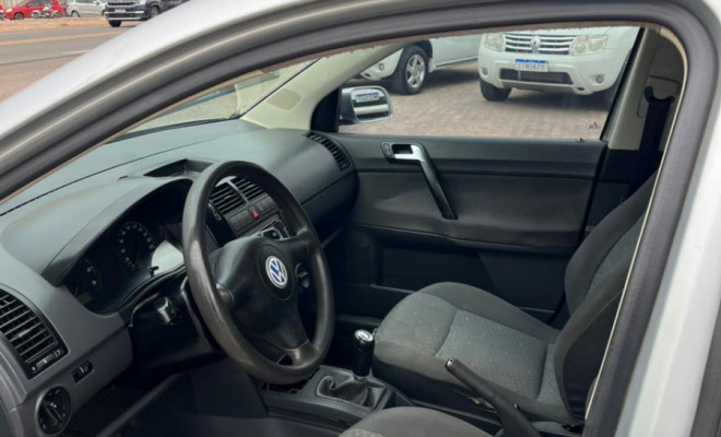 VW - VolksWagen Polo Sedan 1.6 Mi 101cv 8V 4p 2003 Flex-6