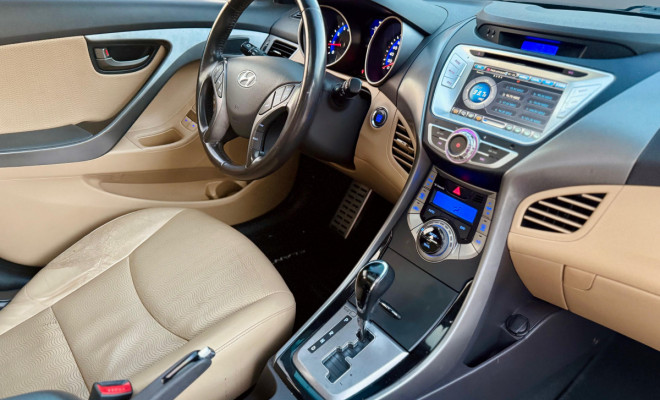 Hyundai Elantra GLS 1.8 16V Aut. 2013 Gasolina-10