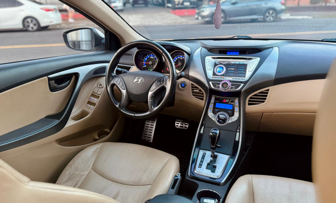 Hyundai Elantra GLS 1.8 16V Aut. 2013 Gasolina-14