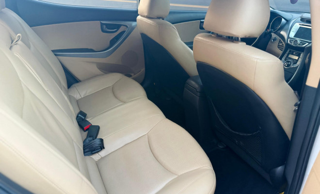 Hyundai Elantra GLS 1.8 16V Aut. 2013 Gasolina-16