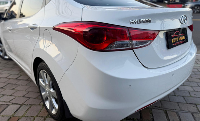 Hyundai Elantra GLS 1.8 16V Aut. 2013 Gasolina-2