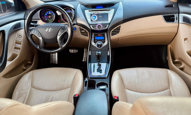 Hyundai Elantra GLS 1.8 16V Aut. 2013 Gasolina-11