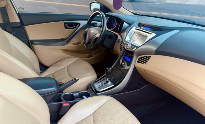 Hyundai Elantra GLS 1.8 16V Aut. 2013 Gasolina-9