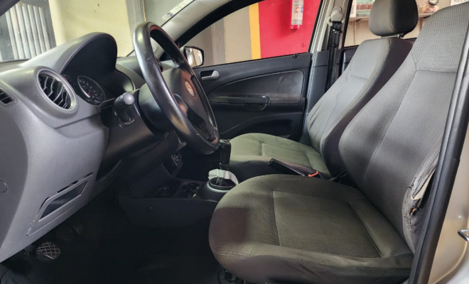 VW - VolksWagen VOYAGE 1.0/1.0 City Mi Total Flex 8V 4p 2012 Flex-7