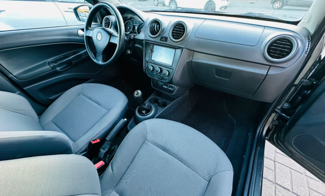 VW - VolksWagen VOYAGE 1.0/1.0 City Mi Total Flex 8V 4p 2013 Flex-7