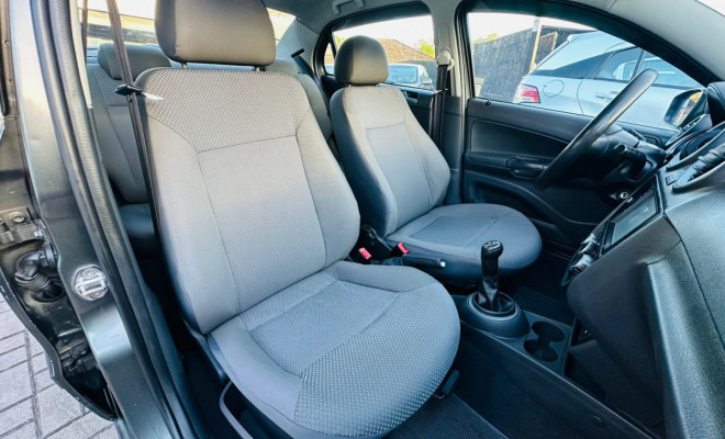 VW - VolksWagen VOYAGE 1.0/1.0 City Mi Total Flex 8V 4p 2013 Flex-9