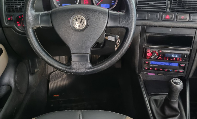 VW - VolksWagen Golf Sportline 1.6 Mi Total Flex 8V 4p 2009 Flex-7