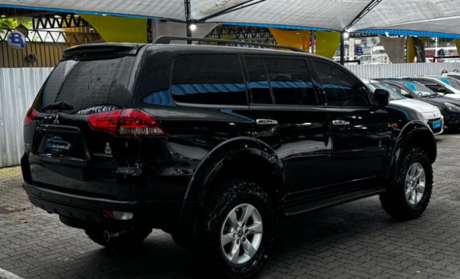 Mitsubishi Pajero HD-S 3.2 4x4 T.I. Diesel 5p Mec. 2018 Diesel-2