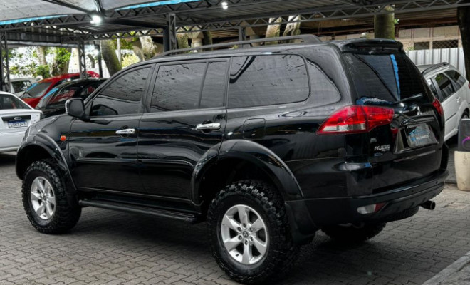 Mitsubishi Pajero HD-S 3.2 4x4 T.I. Diesel 5p Mec. 2018 Diesel-3