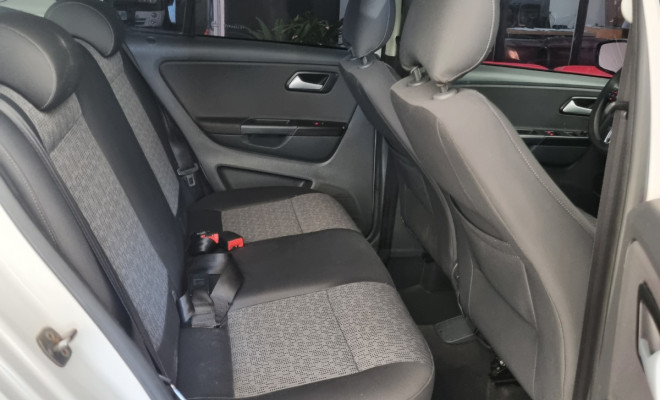 VW - VolksWagen Fox 1.0 Mi Total Flex 8V 5p 2014 Flex-8