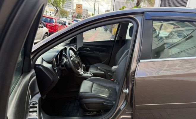 GM - Chevrolet CRUZE HB Sport LT 1.8 16V FlexP. 5p Aut 2015 Flex-6