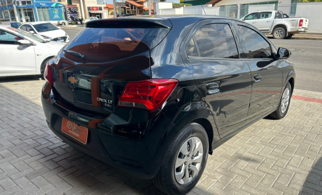 GM - Chevrolet ONIX HATCH LT 1.0 8V FlexPower 5p Mec. 2017 Flex-2