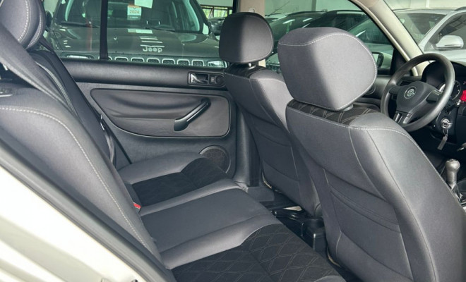 VW - VolksWagen Golf 1.6 Mi Total Flex 8V 4p 2013 Flex-6