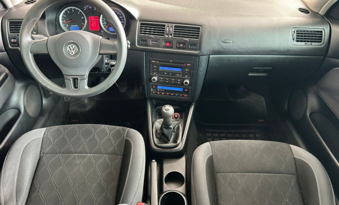 VW - VolksWagen Golf 1.6 Mi Total Flex 8V 4p 2013 Flex-4