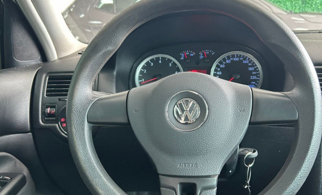 VW - VolksWagen Golf 1.6 Mi Total Flex 8V 4p 2013 Flex-7