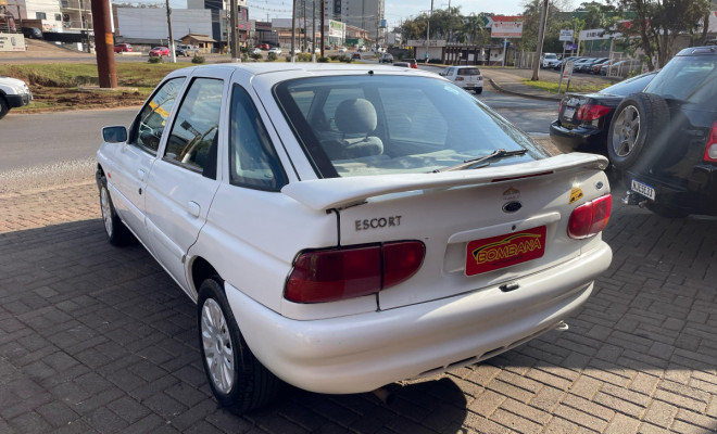 Ford Escort GL 1.8i 16V 4p 1997 Gasolina-1