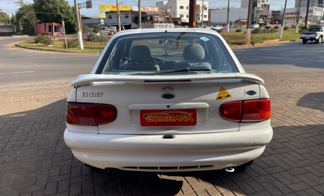 Ford Escort GL 1.8i 16V 4p 1997 Gasolina-2